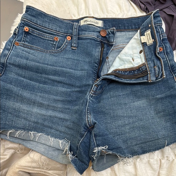 Madewell Pants - Madewell Blue Frayed Hem Denim Shorts size 26, high rise excellent condition